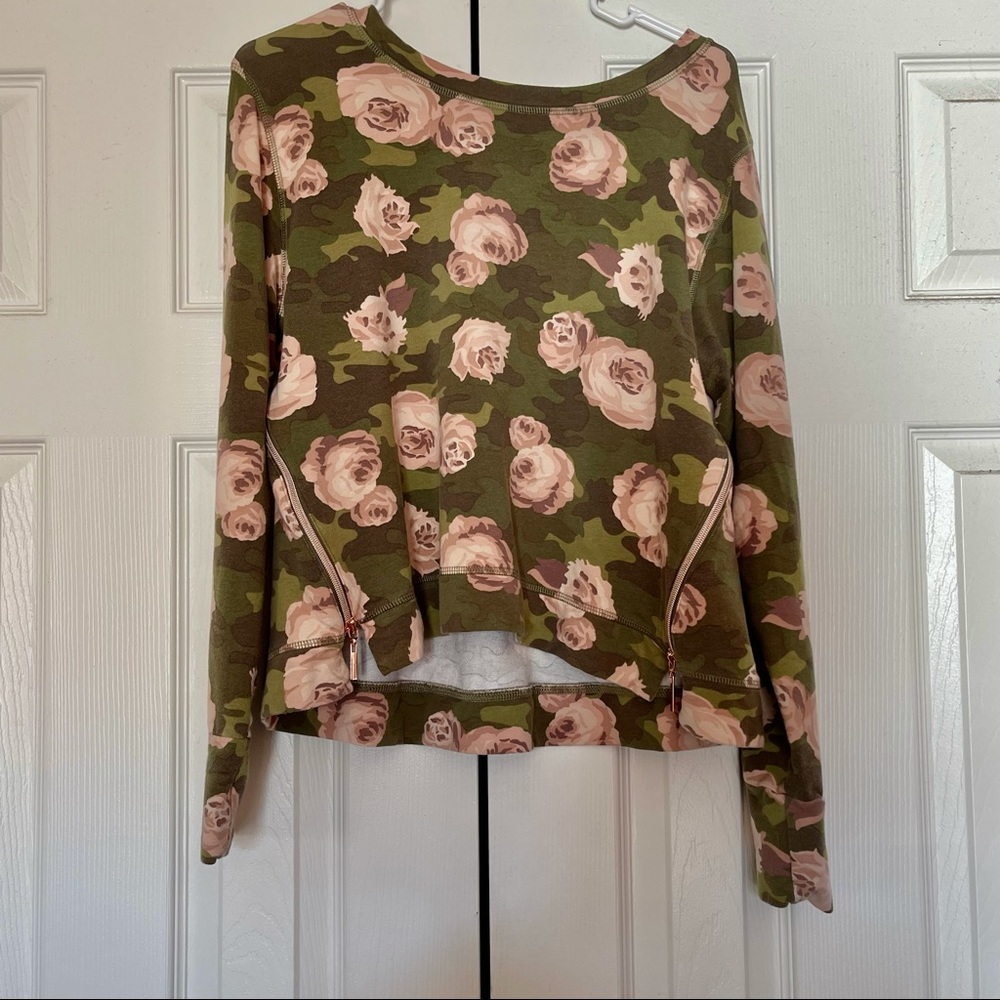 Stella & Dot, Rose Camo Pullover, XL